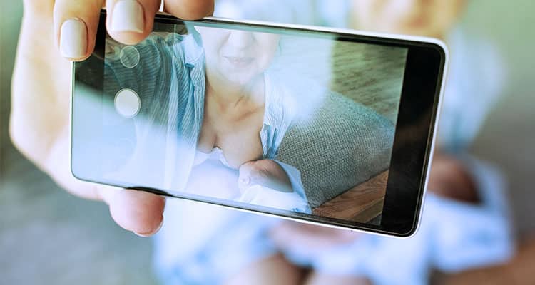 Breastfeeding Selfie on Social Media